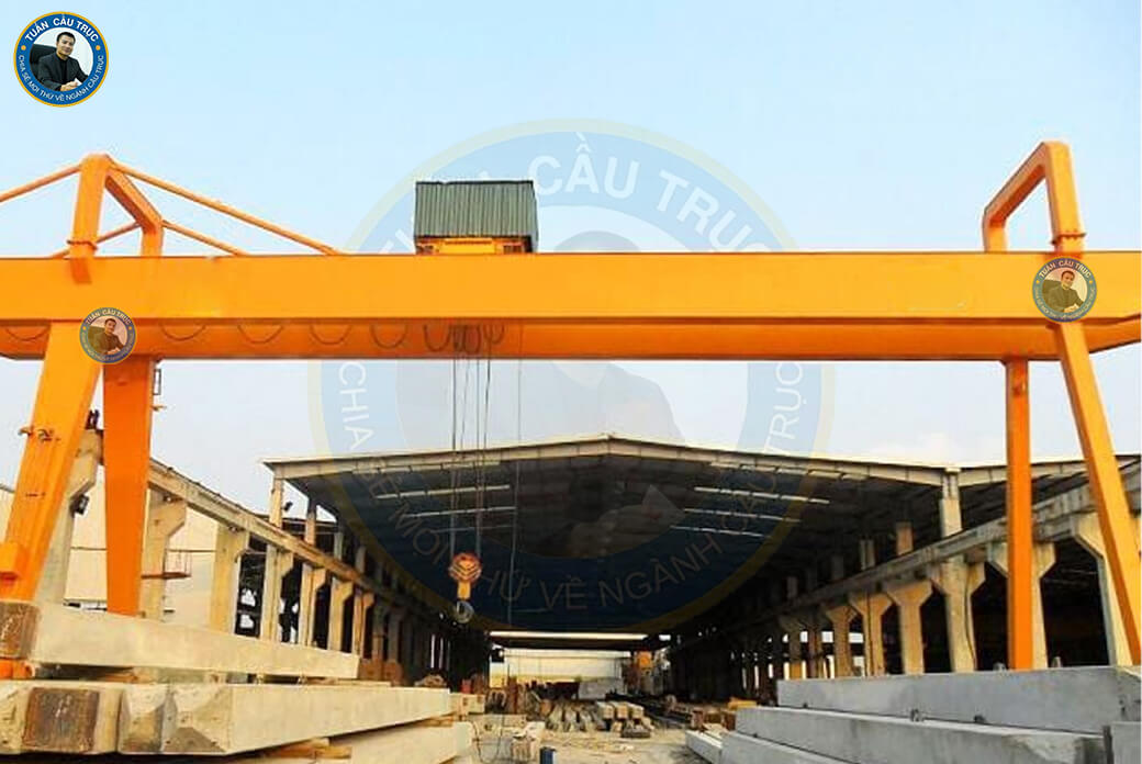 Cầu trục - thiết bị hỗ trợ đắc lực cho ngành công nghiệp sản xuất 