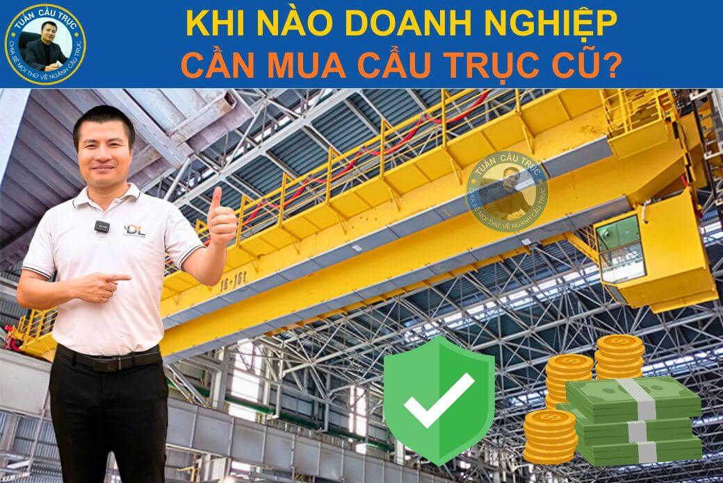 Khi nào doanh nghiệp nên mua cẩu trục cũ? a man in a factoryKhi nào doanh nghiệp nên mua cẩu trục cũ?