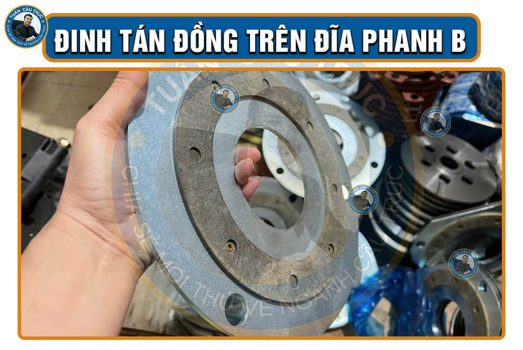 Đinh tán đồng trên đĩa phanh B Đinh tán đồng trên đĩa phanh B